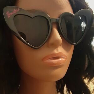 Heart Sunglasses in Black - New